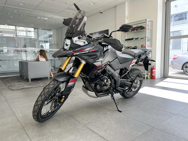 Suzuki V-Strom 1050DE чорний фото 1